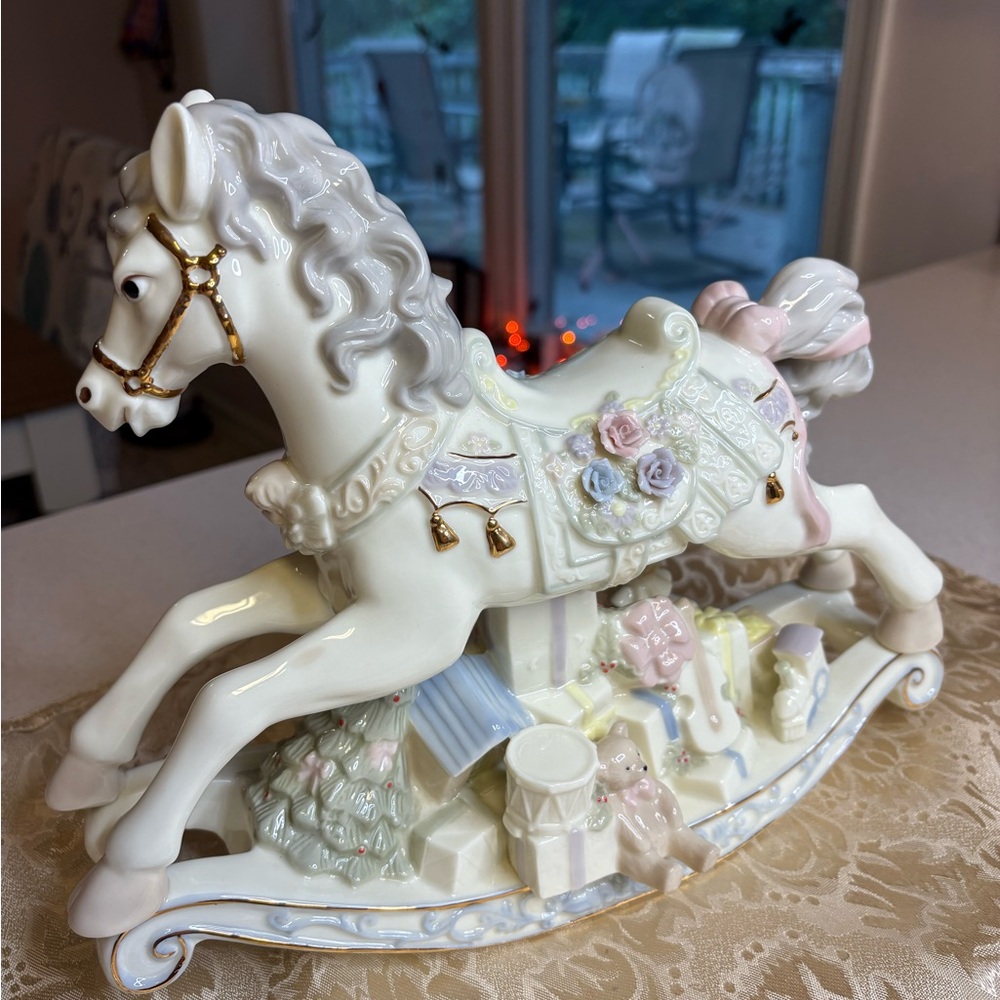 Vintage Sankyo Christmas Musical Rocking Horse made with 24 k gold accents. - Picture 7 of 15